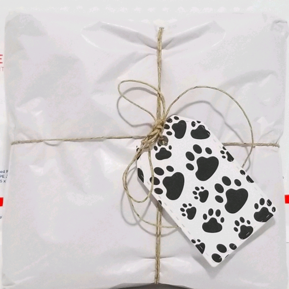 100 Paw Print Gift Tags!